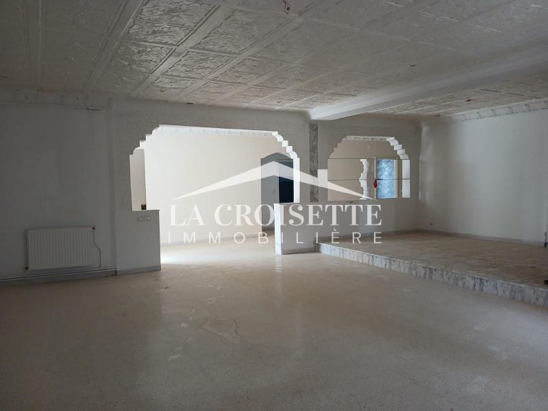Villa S+8 avec deux niveaux séparés à La Soukra